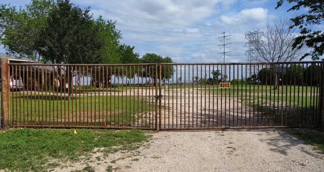 rental at 8202 New Laredo HWY in San Antonio, TX — photo 1