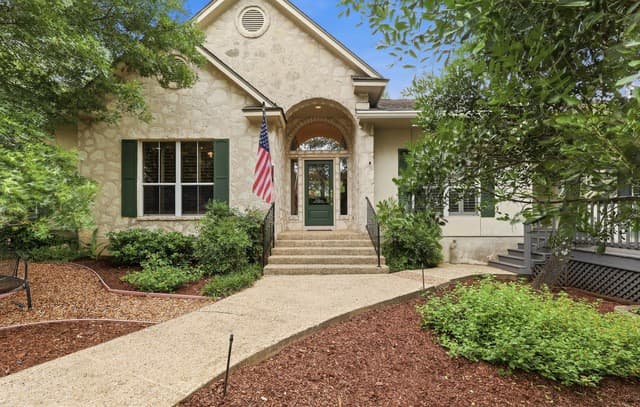 3-bedroom rental at 1418 Rain Song in San Antonio, TX — photo 2