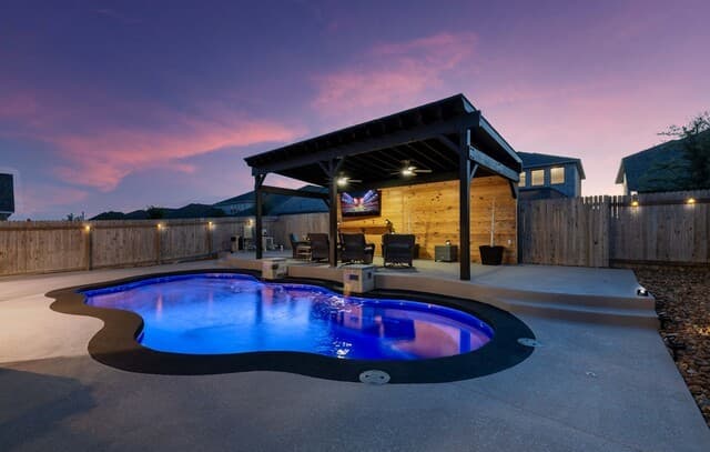 4-bedroom rental at 9735 War Party Trl in San Antonio, TX — photo 4