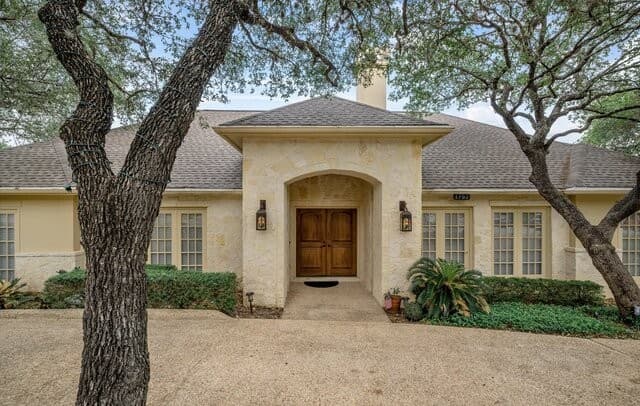 3-bedroom rental at 1702 Fawn Bluff in San Antonio, TX — photo 1