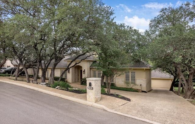 3-bedroom rental at 1702 Fawn Bluff in San Antonio, TX — photo 3