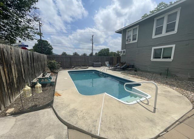 1-bedroom rental at 743 Eleanor Unit 101 in San Antonio, TX — photo 2