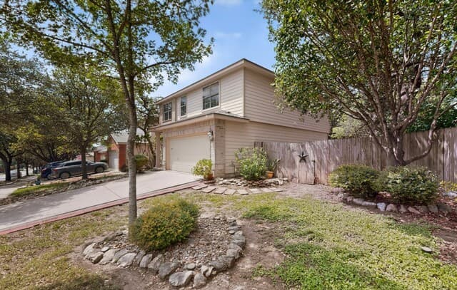 3-bedroom rental at 17031 Graham Walk in San Antonio, TX — photo 3