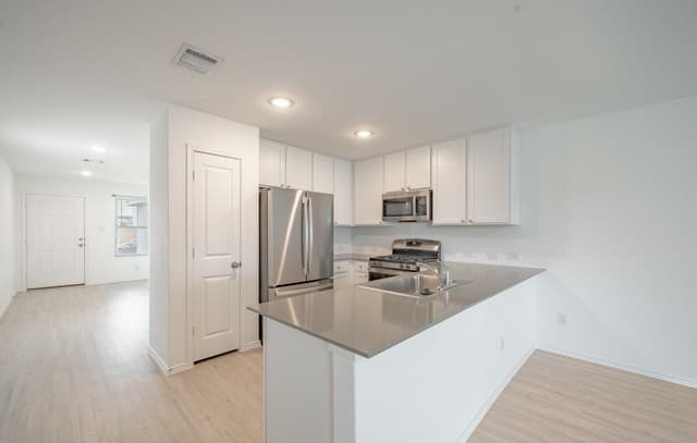 4-bedroom rental at 9804 Carome Mill Dr in San Antonio, TX — photo 4