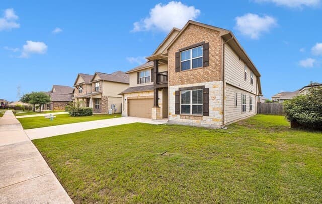 5-bedroom rental at 4544 Meadow Green in Schertz, TX — photo 3