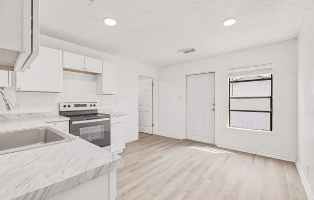 2-bedroom rental at 402 Tedder in San Antonio, TX — photo 5