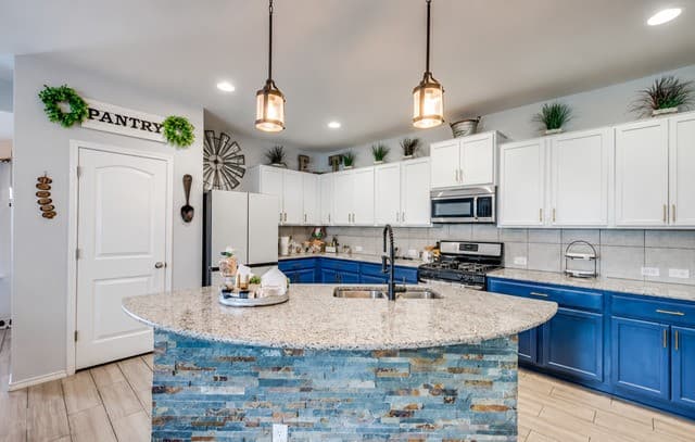 4-bedroom rental at 8838 Palmetto Falls in San Antonio, TX — photo 2