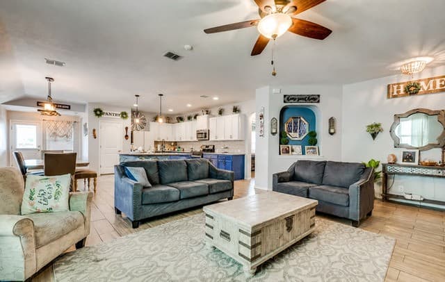 4-bedroom rental at 8838 Palmetto Falls in San Antonio, TX — photo 3