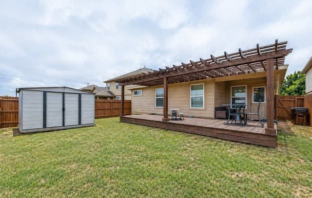 4-bedroom rental at 8838 Palmetto Falls in San Antonio, TX — photo 4