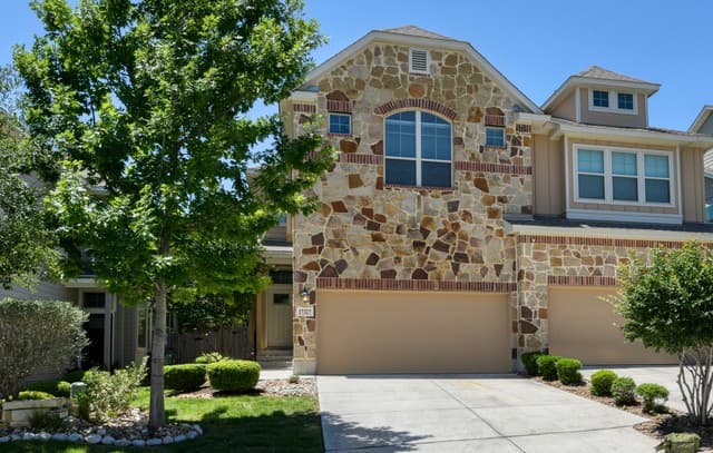 3-bedroom rental at 17327 Moscato in San Antonio, TX — photo 1