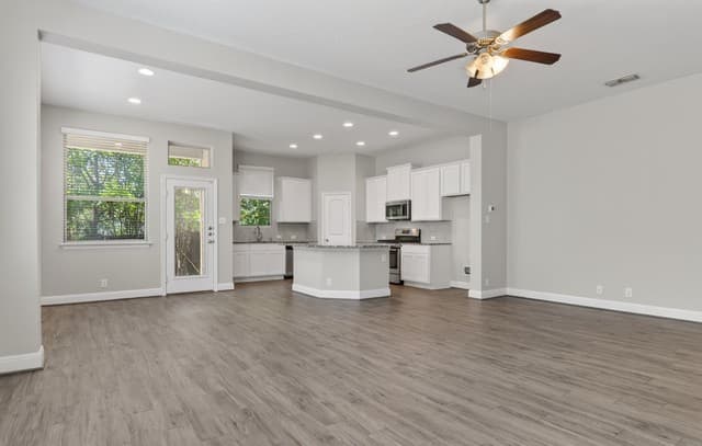 3-bedroom rental at 17327 Moscato in San Antonio, TX — photo 5