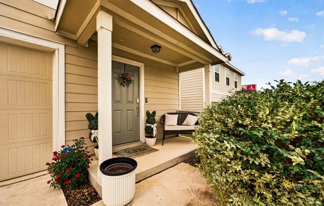 4-bedroom rental at 11318 Babcock Xing in San Antonio, TX — photo 1