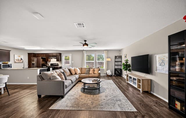 4-bedroom rental at 11318 Babcock Xing in San Antonio, TX — photo 3