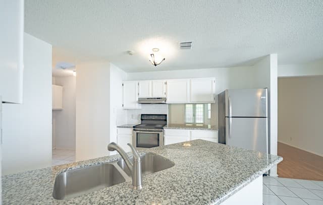 3-bedroom rental at 3220 Le Blanc St in San Antonio, TX — photo 3