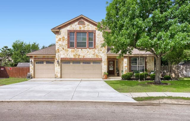 4-bedroom rental at 27035 Hardy Run in Boerne, TX — photo 1