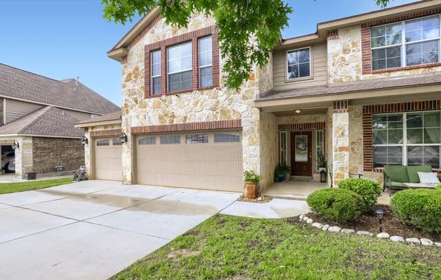 4-bedroom rental at 27035 Hardy Run in Boerne, TX — photo 5