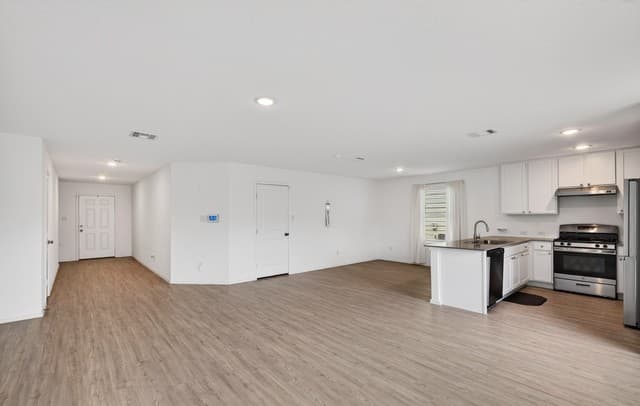 4-bedroom rental at 14225 Jersey Cow in San Antonio, TX — photo 2