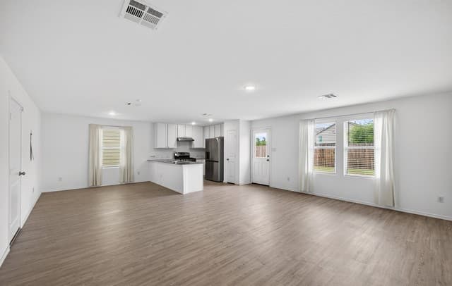 4-bedroom rental at 14225 Jersey Cow in San Antonio, TX — photo 4