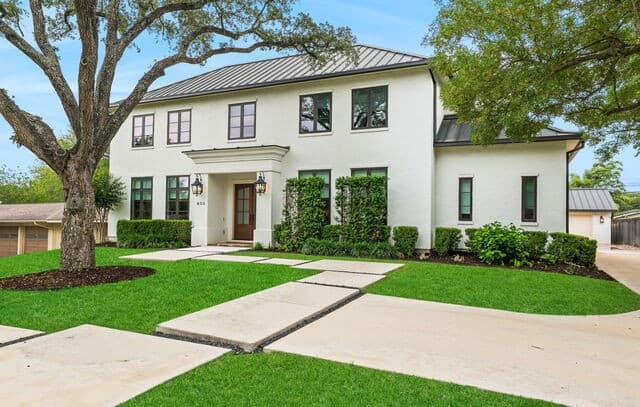 4-bedroom rental at 608 Morningside in Terrell Hills, TX — photo 4