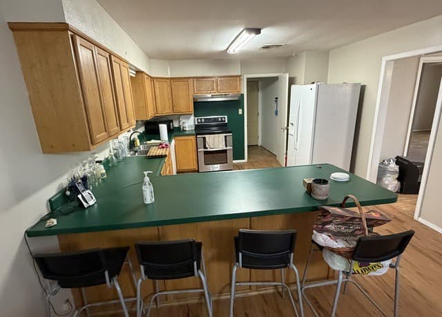 4-bedroom rental at 208 S Caves in Three Rivers, TX — photo 4
