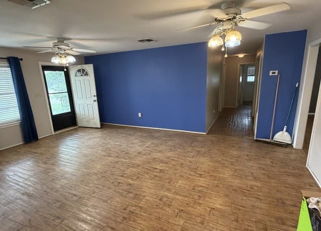 4-bedroom rental at 208 S Caves in Three Rivers, TX — photo 5