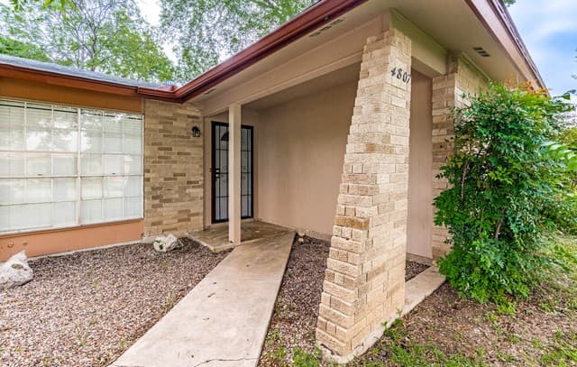 3-bedroom rental at 4807 Guadalajara Dr in San Antonio, TX — photo 4