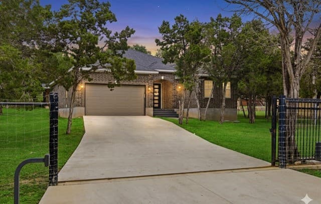 3-bedroom rental at 27218 Sherwood Forest in San Antonio, TX — photo 1