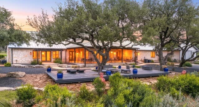 4-bedroom rental at 2814 Panther Hollow Dr in Bandera, TX — photo 3