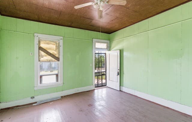 3-bedroom rental at 221 Leigh St in San Antonio, TX — photo 4