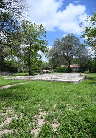 rental at 147 H St in San Antonio, TX — photo 2