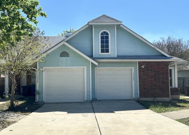 rental at 12206 Stoney Spur in San Antonio, TX — photo 1