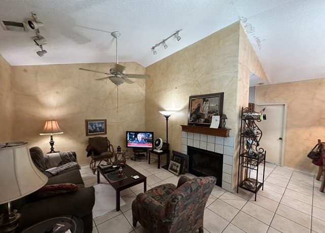 rental at 12206 Stoney Spur in San Antonio, TX — photo 3
