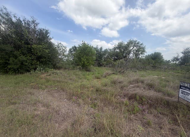rental at 5835 Hardy Road in Elmendorf, TX — photo 2