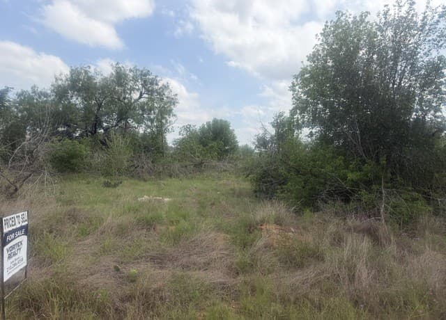 rental at 5835 Hardy Road in Elmendorf, TX — photo 3