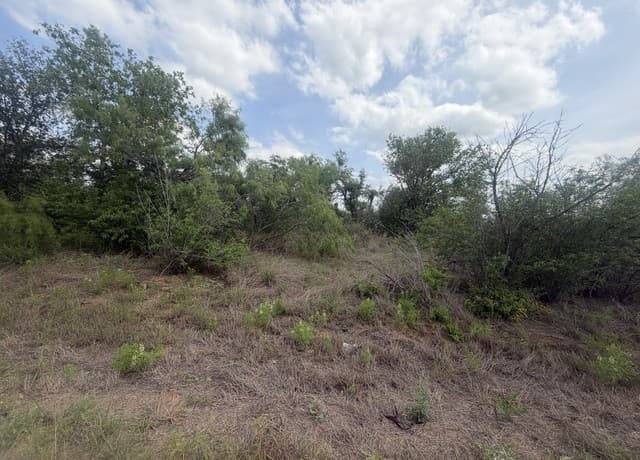 rental at 5835 Hardy Road in Elmendorf, TX — photo 4