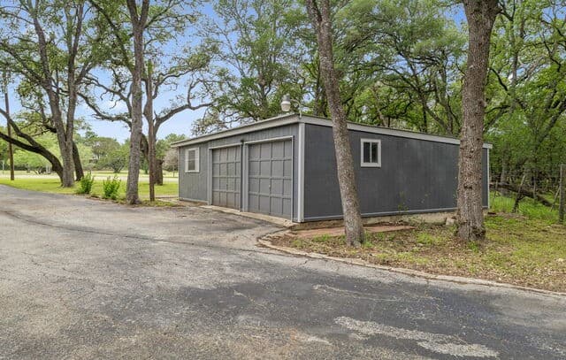 4-bedroom rental at 24818 House Mountain Rd in San Antonio, TX — photo 5