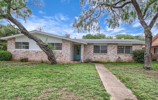 4-bedroom rental at 9707 Astronaut in San Antonio, TX — photo 1