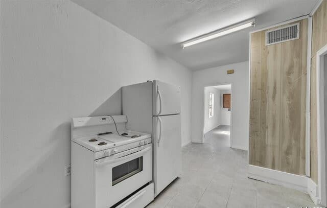 rental at 811 S General Mcmullen Dr in San Antonio, TX — photo 5