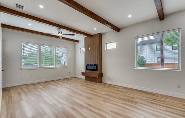 3-bedroom rental at 930 S Pine St in San Antonio, TX — photo 4