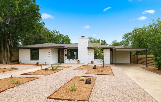 3-bedroom rental at 1068 Ivy Ln in Terrell Hills, TX — photo 1