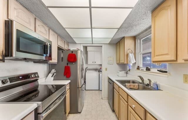 3-bedroom rental at 6823 S Whitland in San Antonio, TX — photo 3