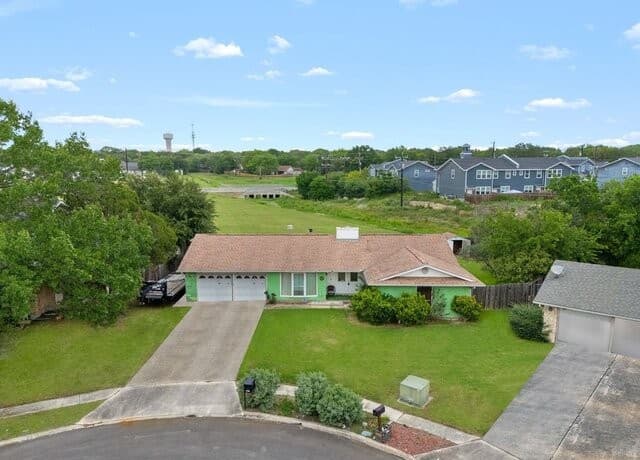 3-bedroom rental at 6823 S Whitland in San Antonio, TX — photo 4