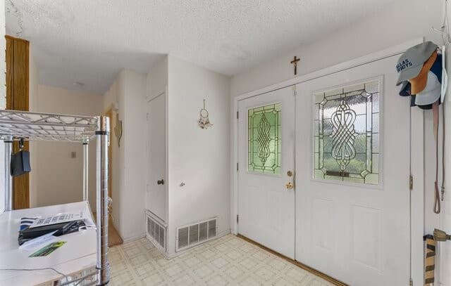3-bedroom rental at 6823 S Whitland in San Antonio, TX — photo 5