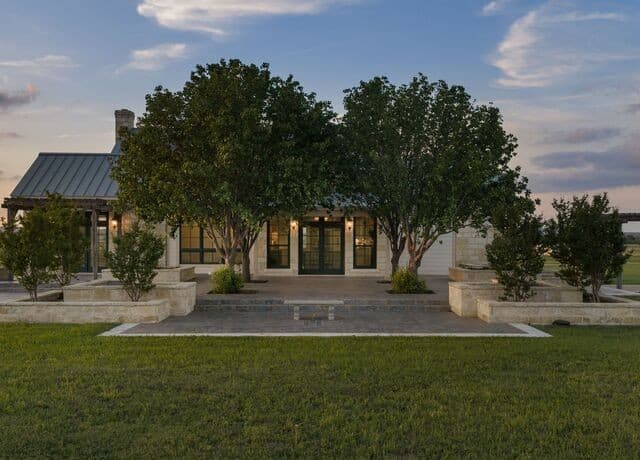 3-bedroom rental at 466 German Ln in Fredericksburg, TX — photo 3