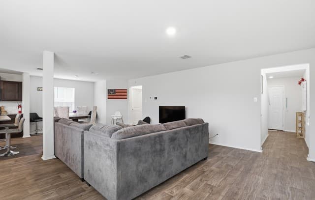 4-bedroom rental at 6451 Legato Curve in San Antonio, TX — photo 3