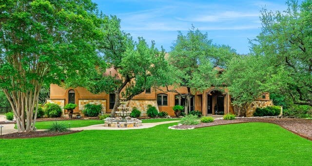 4-bedroom rental at 22910 Fossil Peak in San Antonio, TX — photo 2