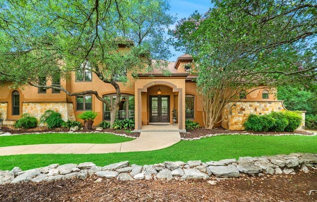 4-bedroom rental at 22910 Fossil Peak in San Antonio, TX — photo 3