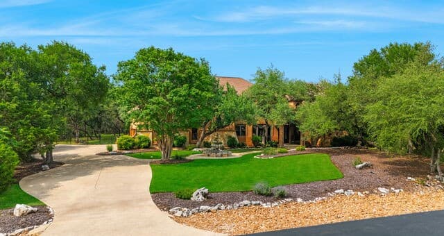 4-bedroom rental at 22910 Fossil Peak in San Antonio, TX — photo 5