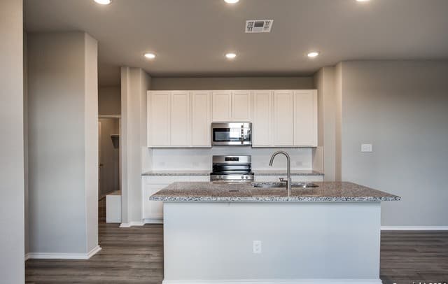4-bedroom rental at 2511 Pink Pearl Dr. in San Antonio, TX — photo 5