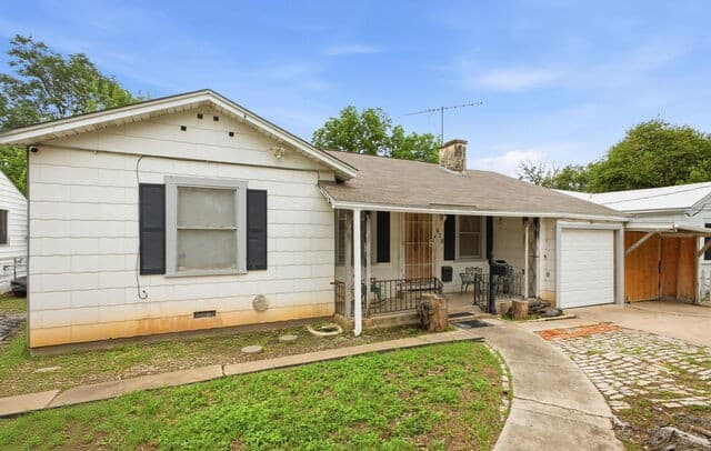 2-bedroom rental at 618 Frost St in San Antonio, TX — photo 3